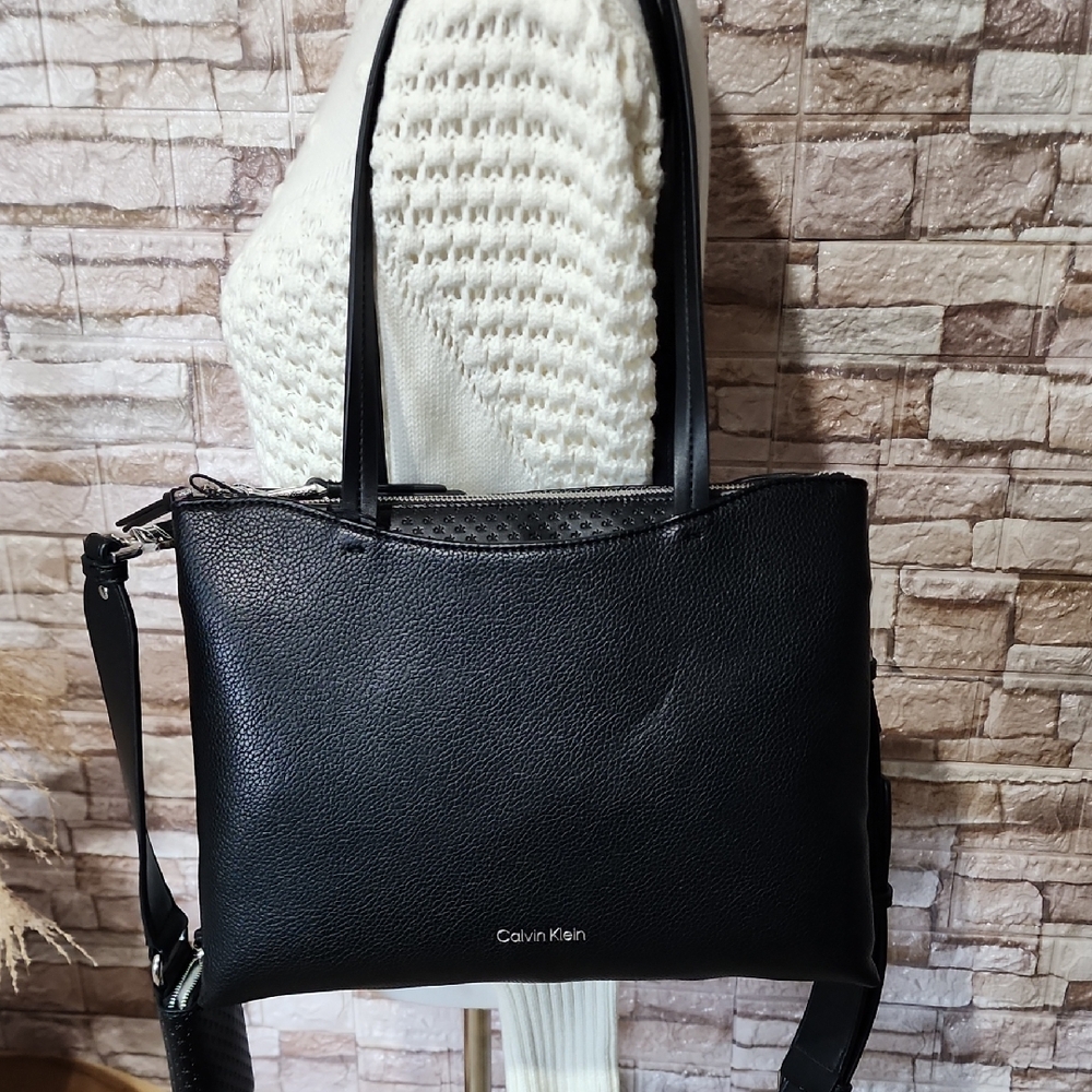 Calvin Klein Elegant Black Shoulder Bag Brand New No Tag